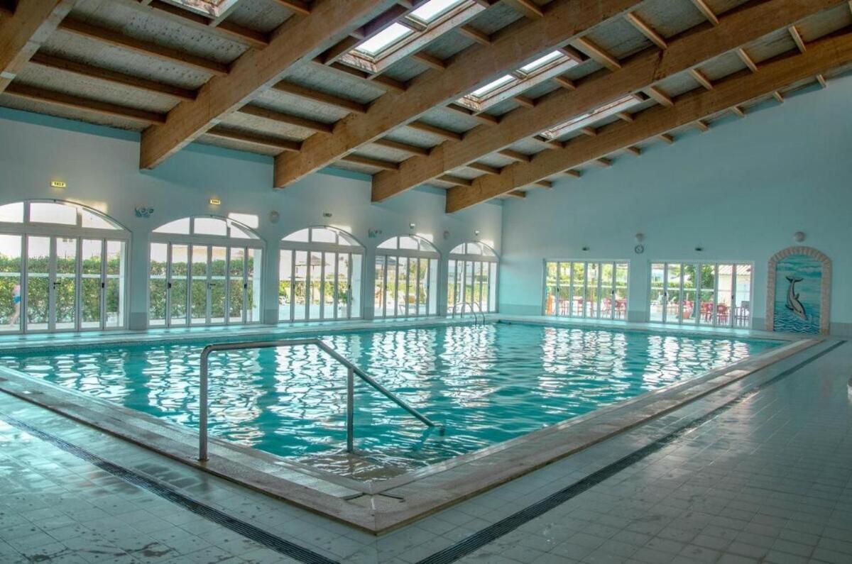 Oasis Park 2 Bedroom Floor At72 Appartement