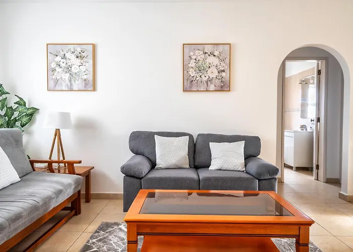 Oasis Park 2 Bedroom Top Floor Apartment At72